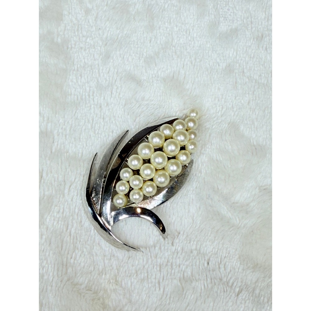 Trifari Vintage Crown Brooch Pin Silver Tone Faux Pearl Corn Husk Wheat Leaf